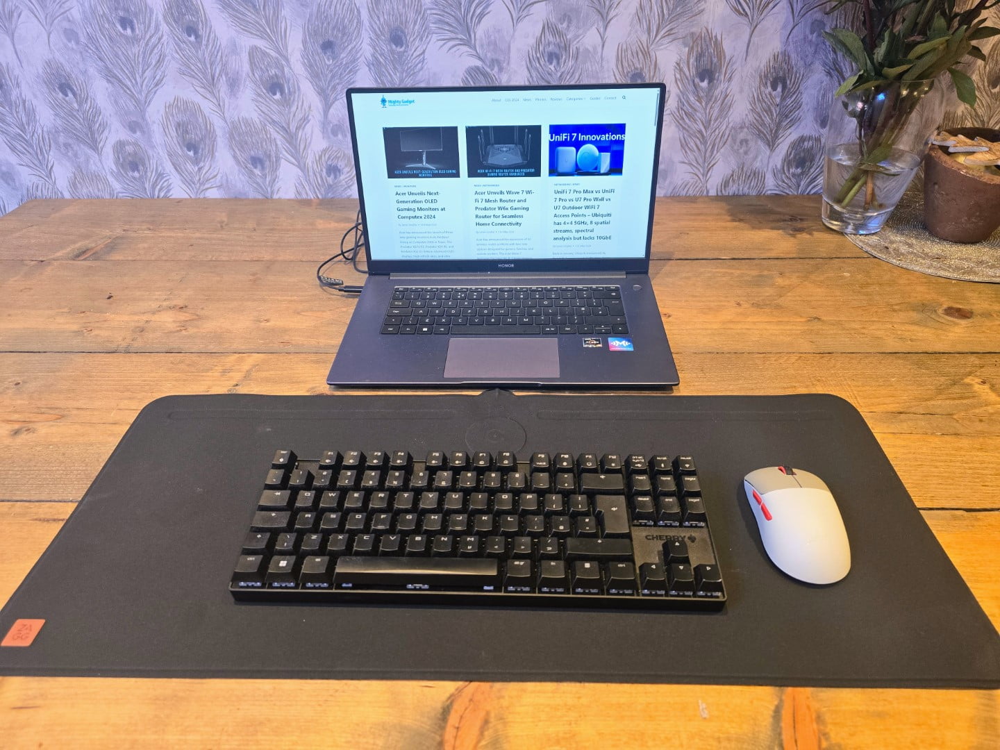 Zagg Wireless Charging Desk Mat Review