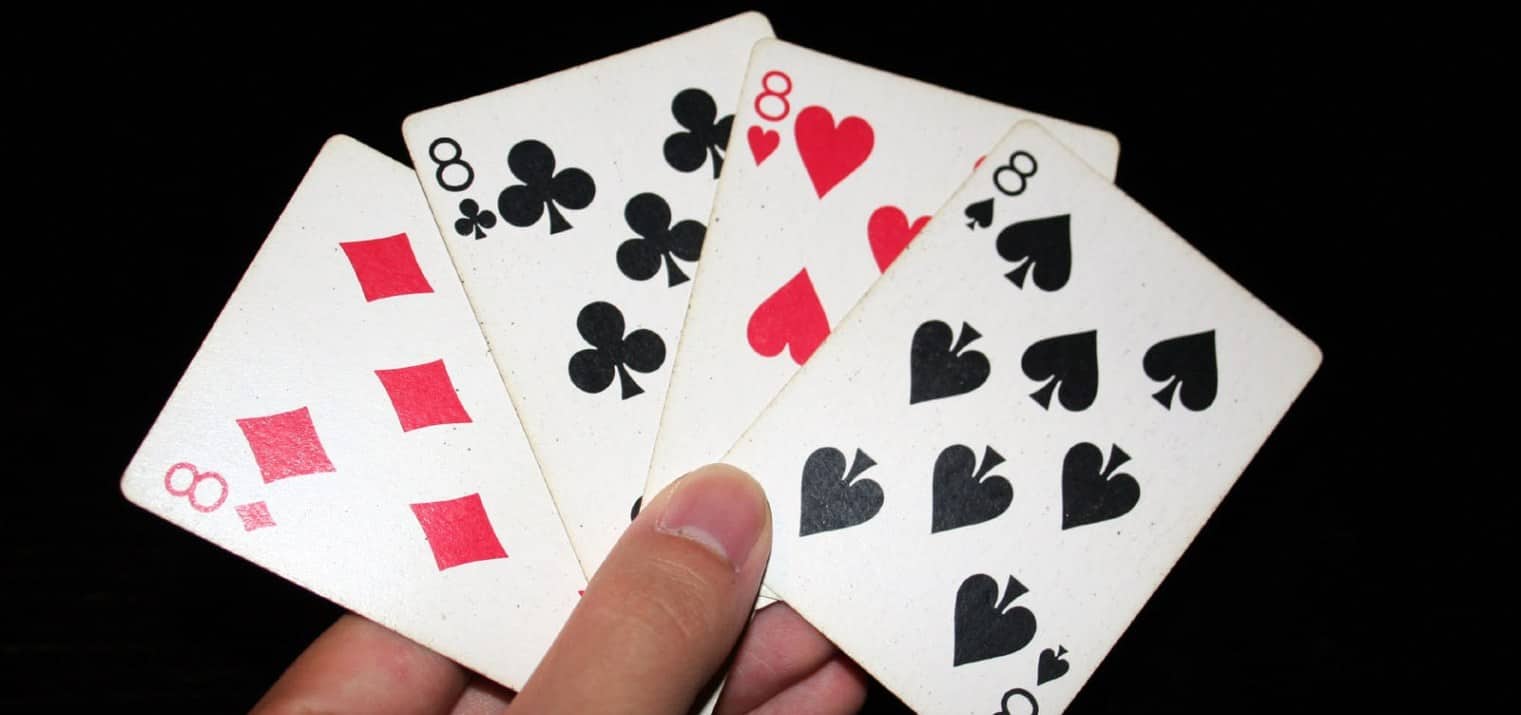 4 Simple yet Fun Card Games to Play to Kill Time when Travelling