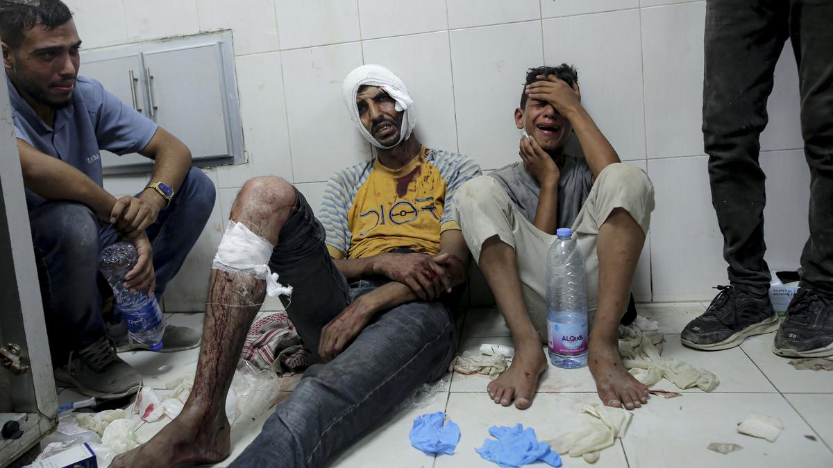 Airstrike kills 25 in southern Gaza as Israeli assault on Gaza City shuts down medical facilities