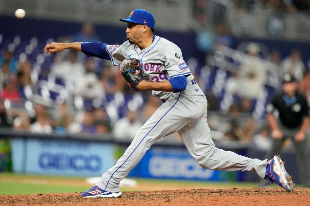 Edwin Diaz works out of jam to close out Mets' win