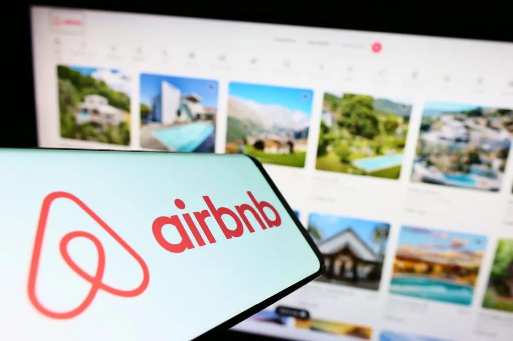 Airbnb warns of weak demand, says travelers waiting until last minute to book