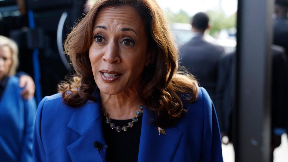 Harris arrives in Chicago to star at Democratic convention