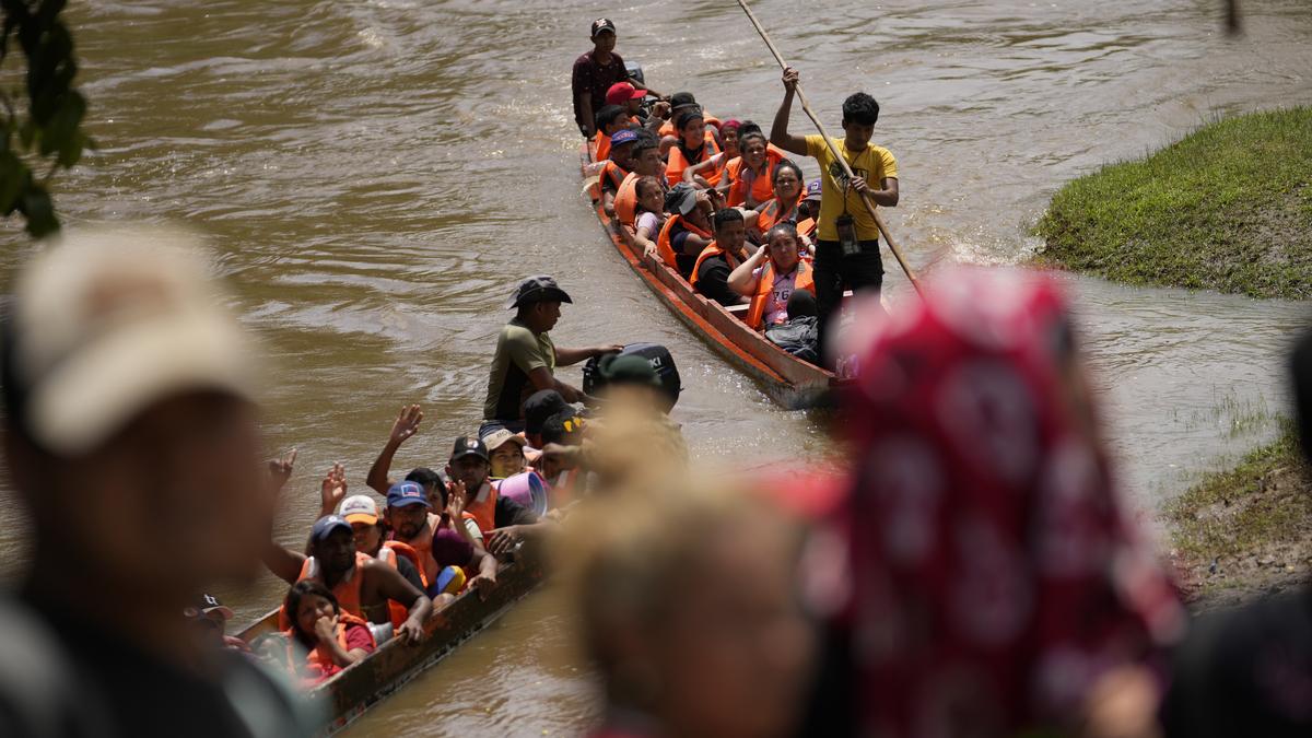 Panama arrests 15 people for smuggling Chinese migrants through the Darien Gap