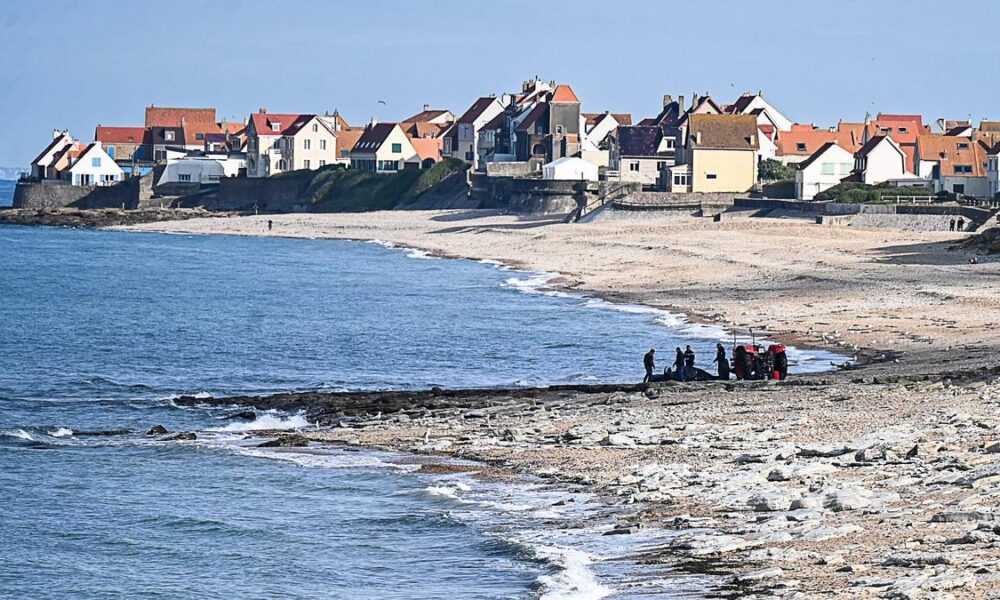 A least 8 people have died trying to cross the English Channel, French authorities say