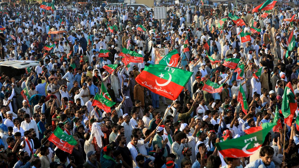 Top leaders of Imran Khan's PTI arrested outside parliament in Islamabad