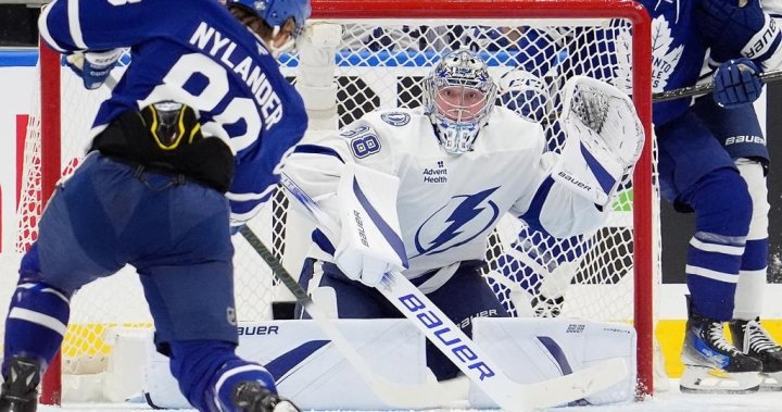 Nylander powers Maple Leafs over Lightning 5-2