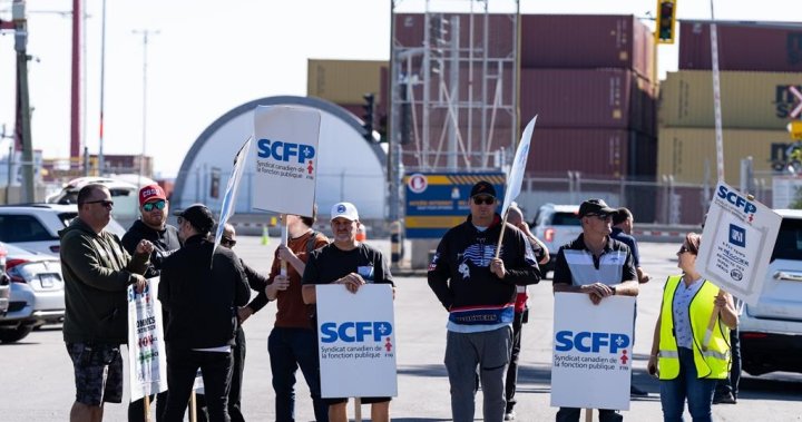 Port of Montreal dockworkers set to launch overtime strike as contract talks continue - Montreal