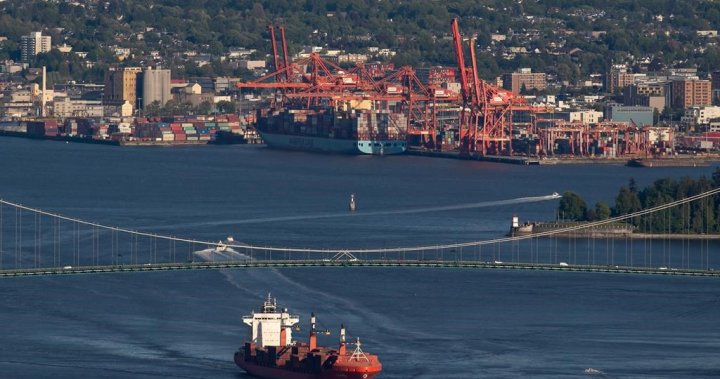 B.C. facing port shutdown as employers issue lockout notice in dispute with foremen