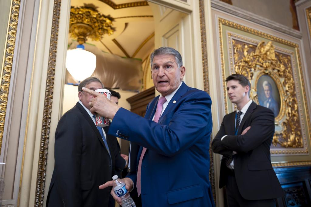 Outgoing Sen. Joe Manchin pushes constitutional amendment for Supreme Court term limits