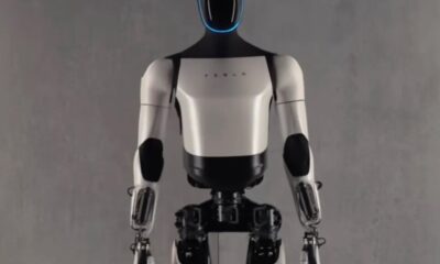 Watch how Tesla’s humanoid robot recovers from a stumble