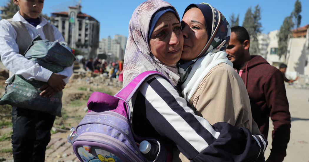 As Palestinians Return to Gaza City, Elation and Despair Mix