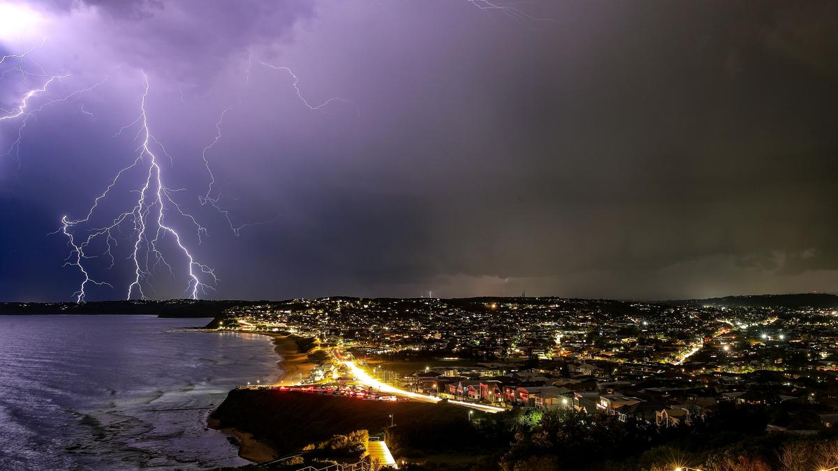 Heavy rain and winds lash Australia’s New South Wales, hits power supply