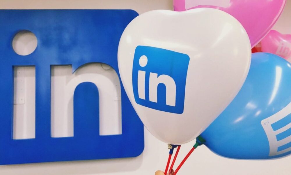 linkedin china, logo on balloons