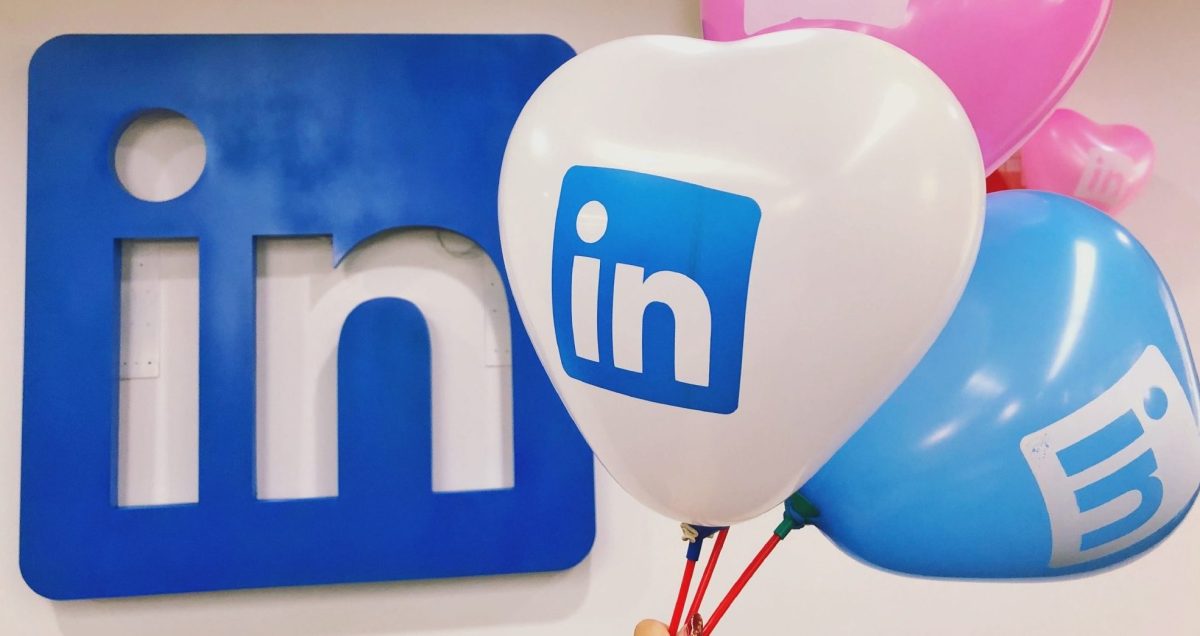 linkedin china, logo on balloons