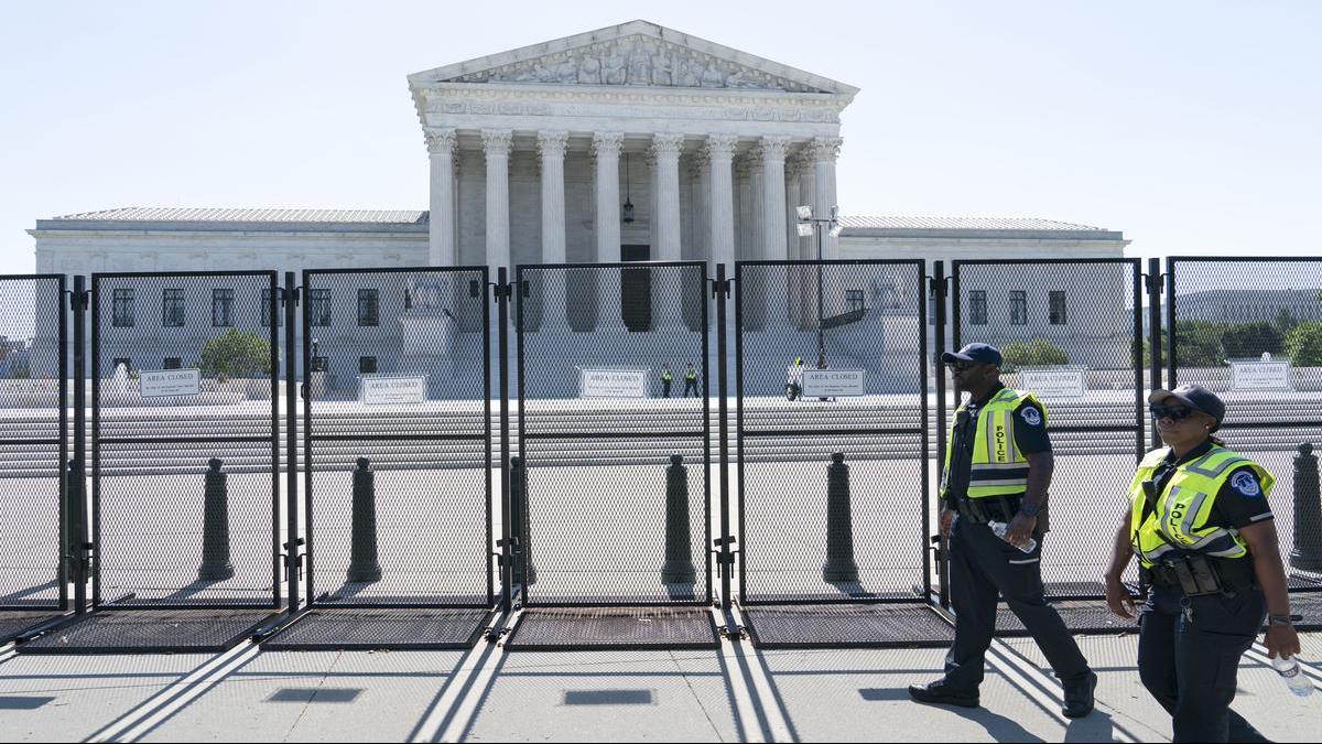 Trump administration wants Supreme Court to let firing of whistleblower agency head proceed