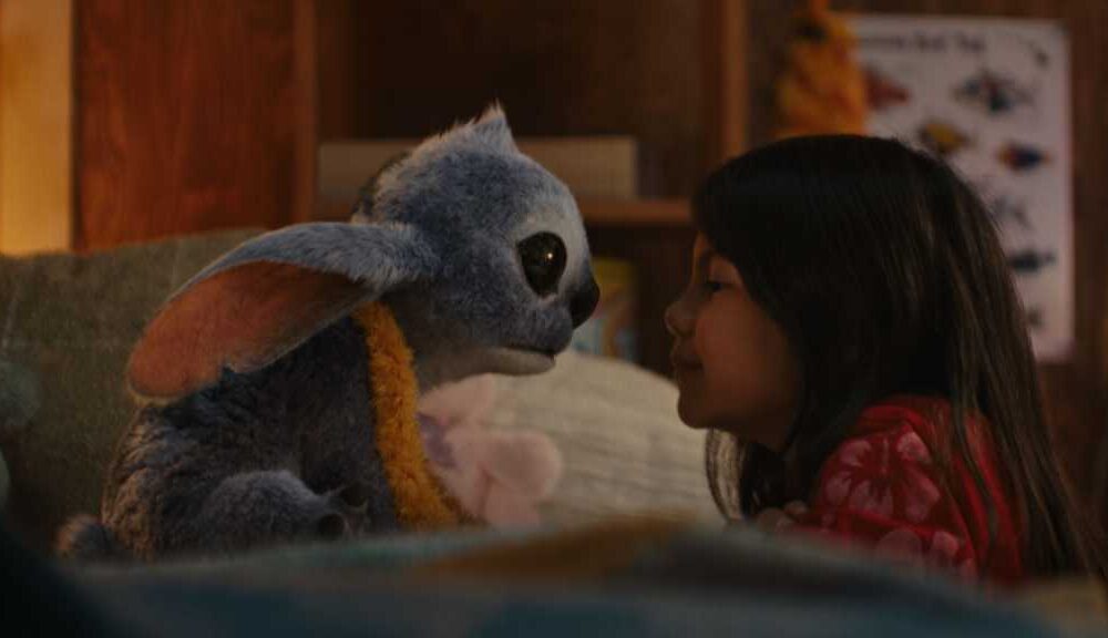 (L-R) Stitch and Maia Kealoha as Lilo in Disney’s live-action LILO & STITCH. Photo courtesy of Disney. © 2025 Disney Enterprises Inc. All Rights Reserved.