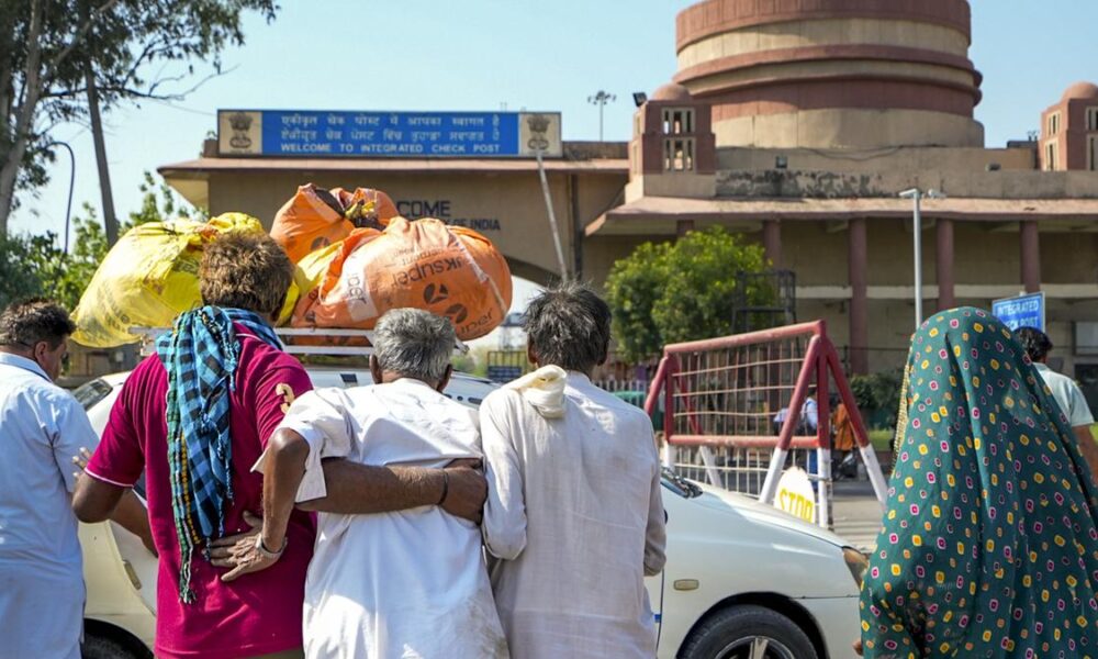 A total of 786 Pakistanis exit India; 1,465 Indians return home from Pakistan after visa cancellation