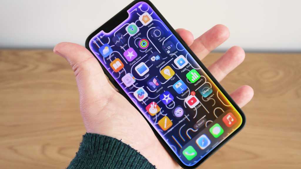 Apple iPhone 16e REVIEW iOS 18 Siri