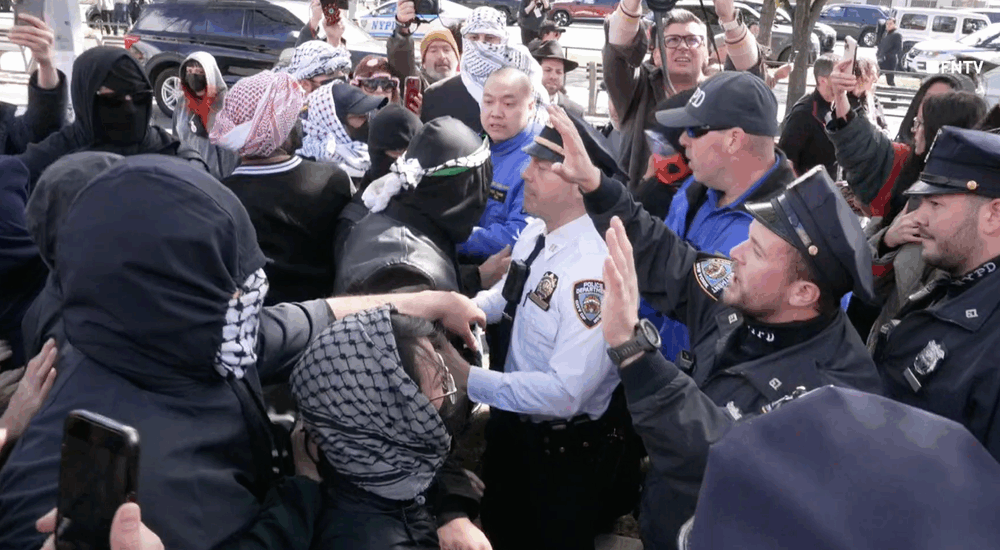 Protests Against Israeli Official Heat Up Outside Synagogue in Brooklyn
