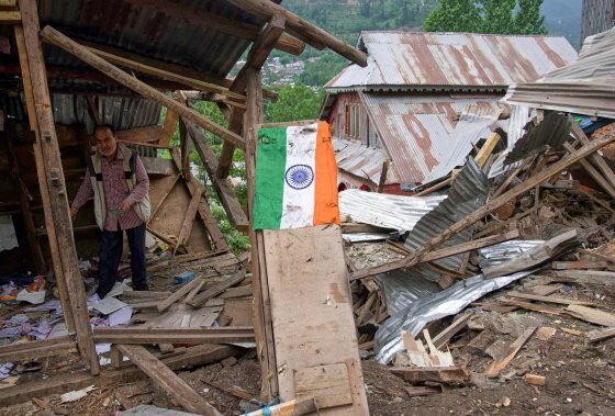 At least 5 dead after India, Pakistan exchange artillery fire - National