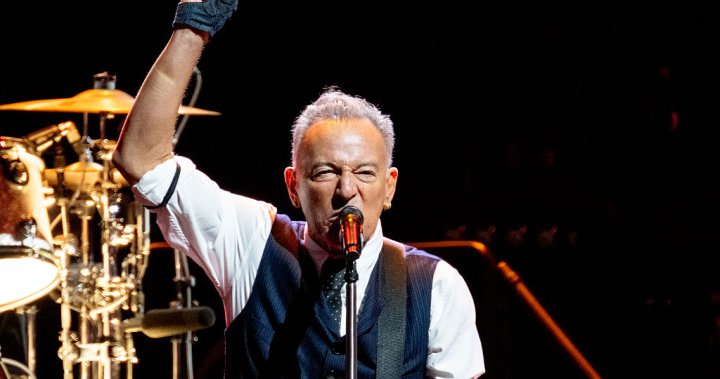 Bruce Springsteen scolds Trump’s ‘treasonous’ administration at U.K. concert - National