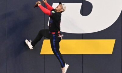 Santander stays on Blue Jays bench in close game